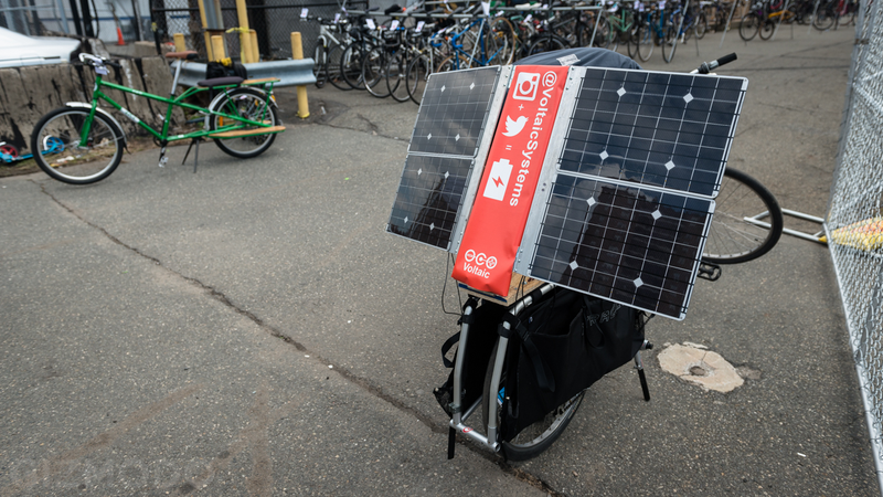 Illustration for article titled This Apocalypse-Ready Solar Charging Station Folds Up Behind a Bike